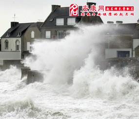 梦见发洪水逃生成功_梦见发大洪水逃生成功_女人梦见发洪水逃生成功