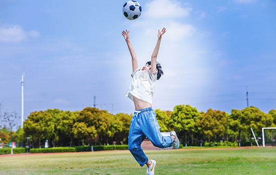 梦见自己抱着小男孩是什么意思 梦到自己抱着小男孩有什么预兆