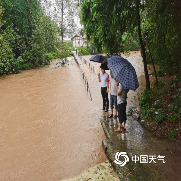 梦见自己游泳救人_梦见自己去失火的澡堂救人_梦见救人