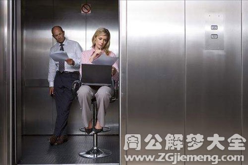 做梦梦到电梯急速下坠_梦到电梯_梦到电梯