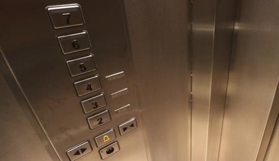梦见坐电梯上楼 女人梦见坐电梯下楼