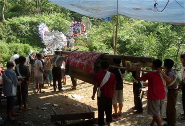 梦见死人复活跟着自己追_梦见死人复活追我_梦见死人复活并追求我