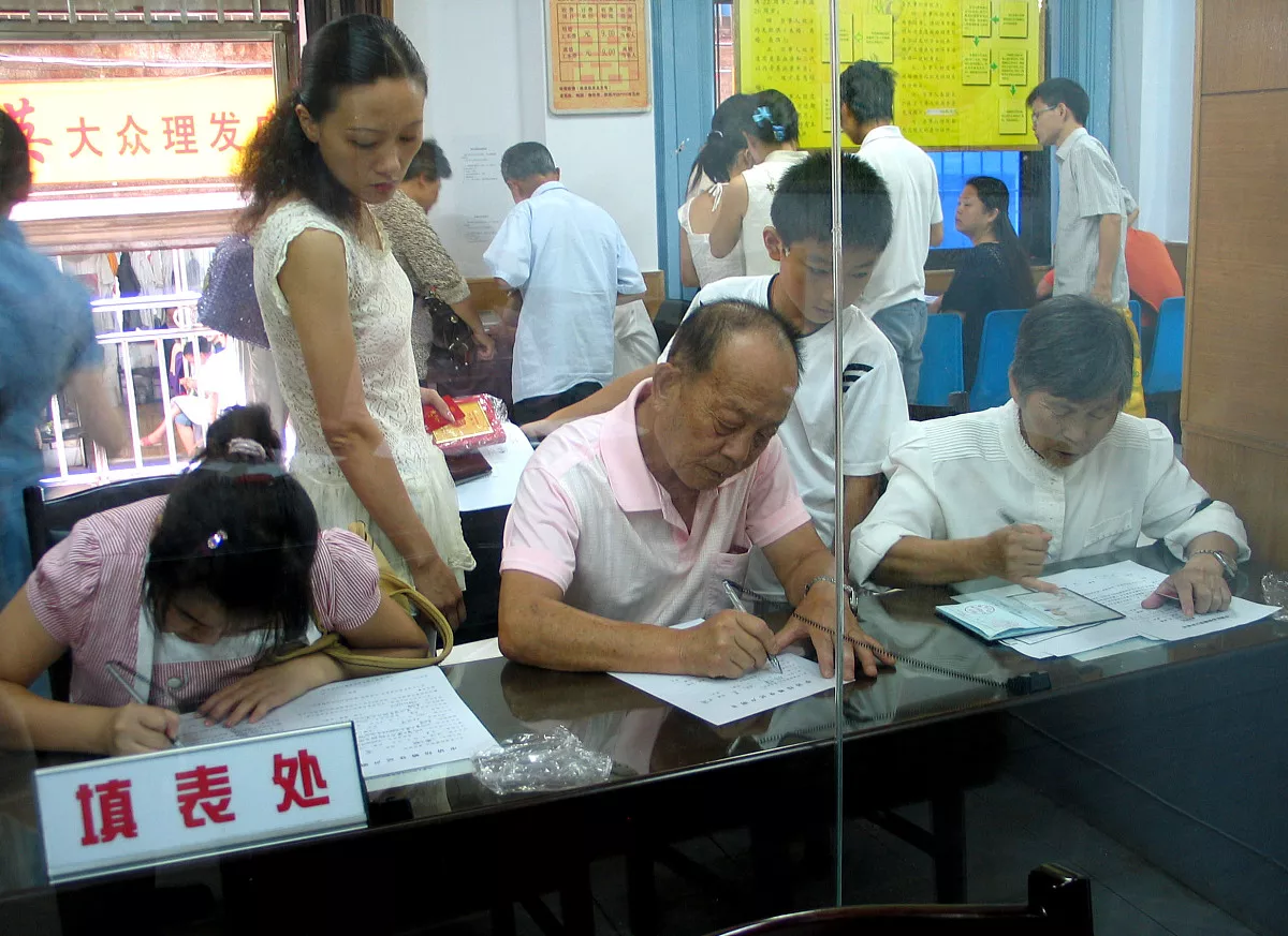 梦见自己结婚办酒席是什么意思 梦见自己在别人家结婚