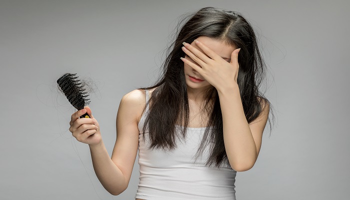 梦见洗头掉一大团头发_女人梦见自己大把掉头发_女人梦见用梳子梳掉好多头发