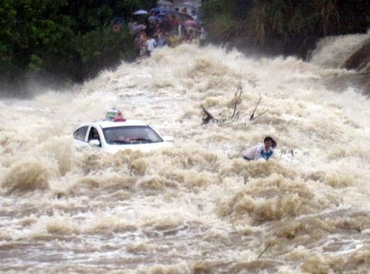 梦见下大雨涨洪水是什么征兆_梦见下雨涨洪水越来越大_梦见涨洪水是什么兆头