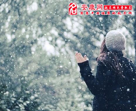 做梦梦见夏天下大雪是什么意思_做梦梦见下大雪_夏天做梦下大雪了 很厚