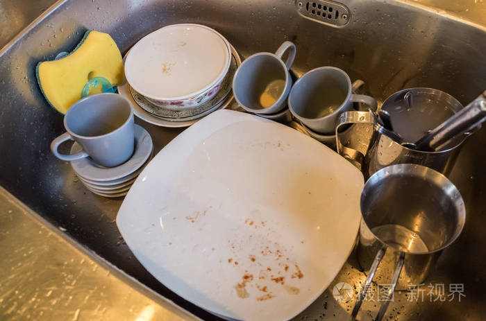 梦见洗碗的时候盘子碎了意味着什么？