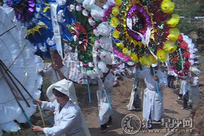 周公解梦见死人_梦见帮别人抬死人周公_右眼一直跳周公解梦女