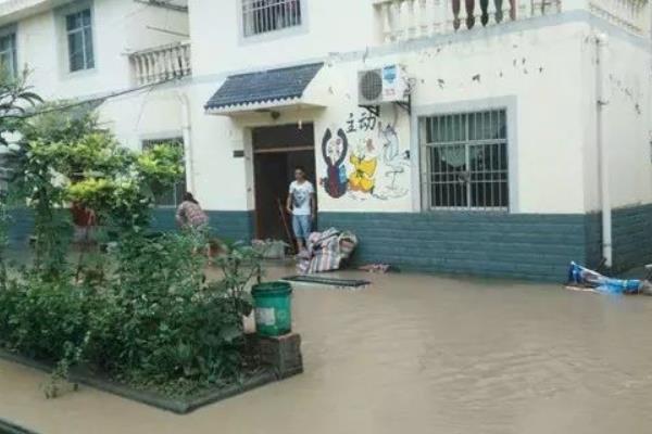 梦见下雨涨水是什么意思 梦到下雨路面涨水特别大有什么预兆