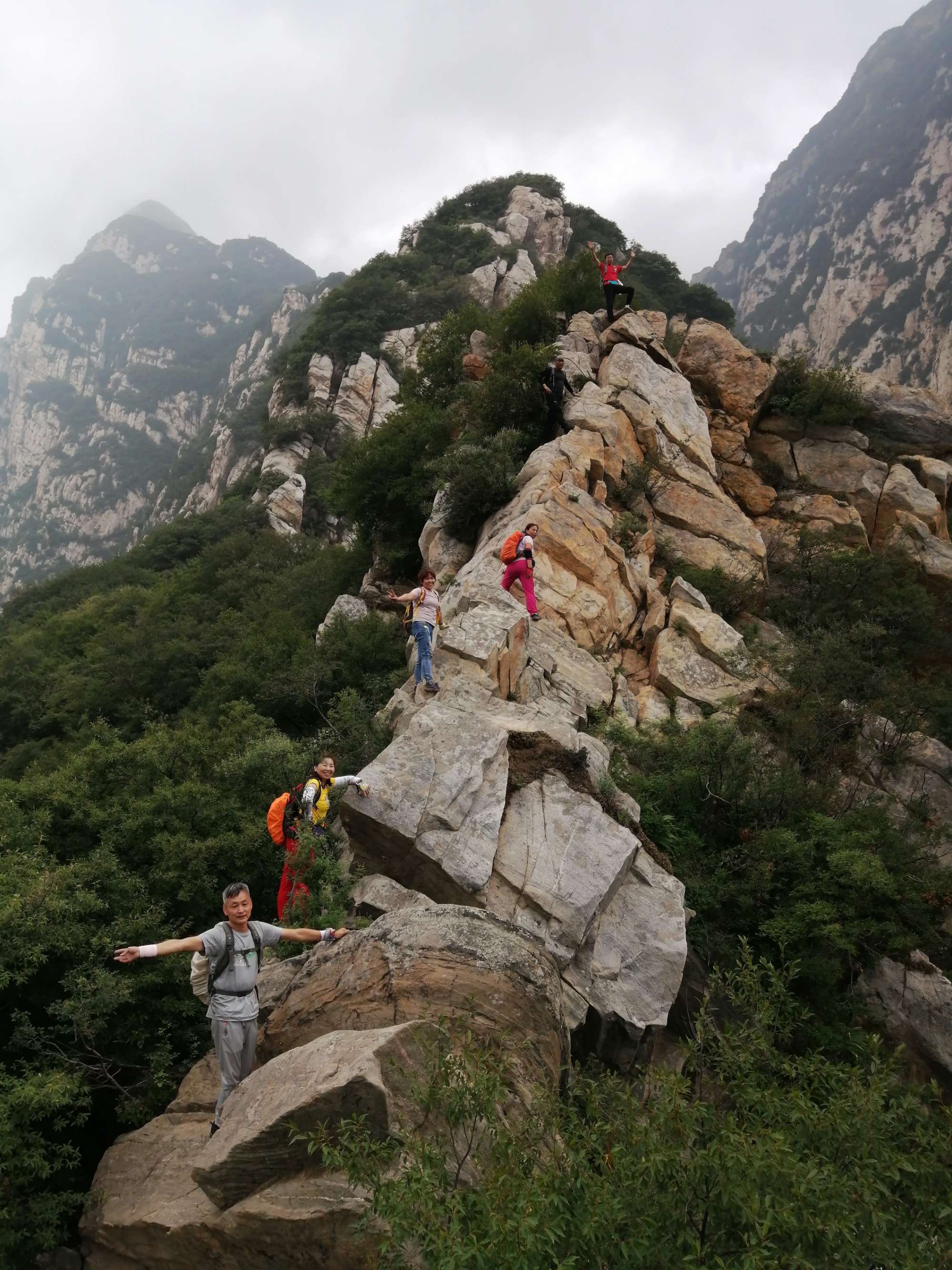 山感恩石,方使其高峻;出自哪里_掇石迭山_梦见石山