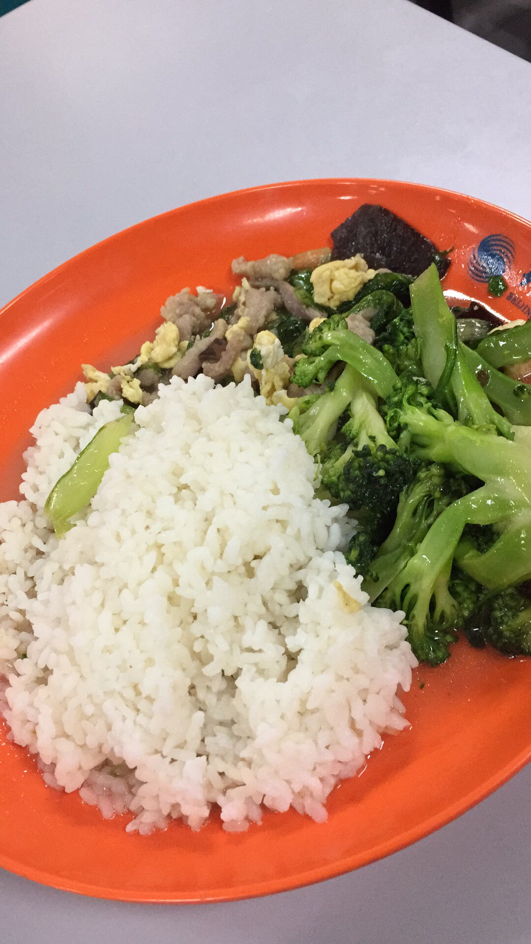 梦见自己去食堂吃饭_梦见在食堂吃饭_梦见食堂吃饭找不到碗