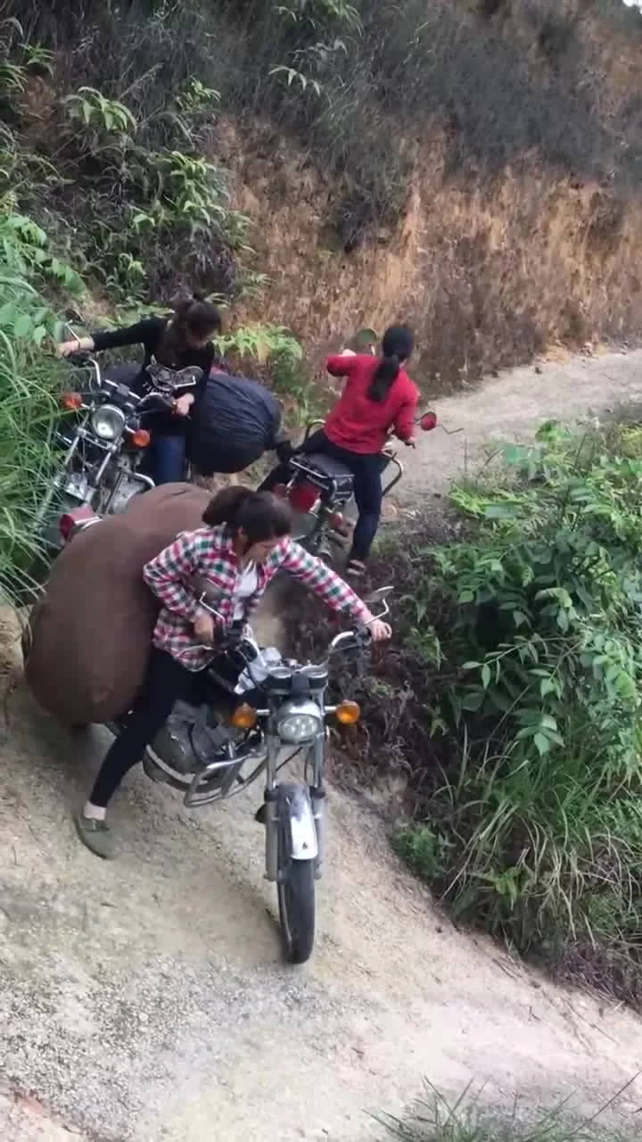 在梦里骑摩托车_摩托骑车梦见掉下悬崖_梦见骑摩托车