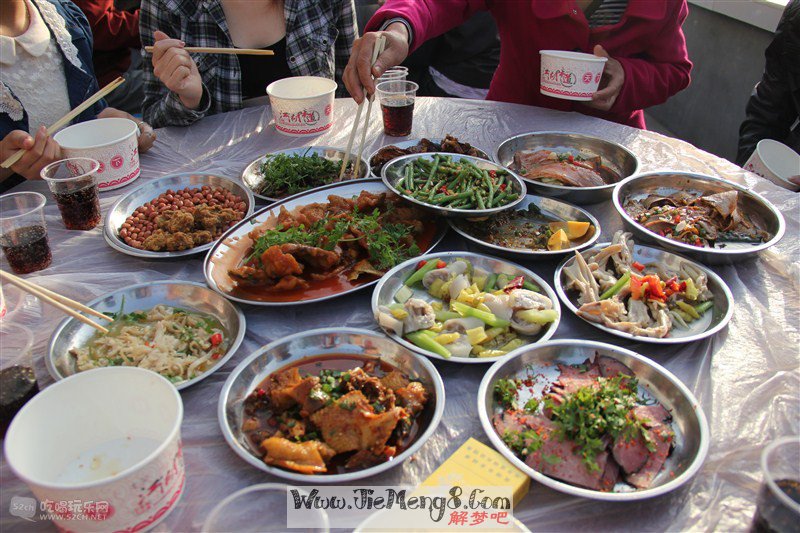 梦见陪人吃饭_梦见坐了好多桌人等着吃饭_陪领导吃饭注意事项