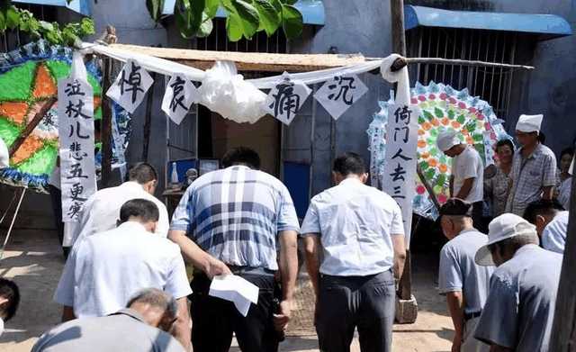 梦见别人家死人办丧事是怎么回事