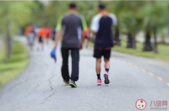 梦见走路是什么意思 梦见自己穿高跟鞋走路_梦见走路_梦见悬崖峭壁上向下走路