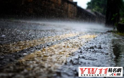 梦见下雨涨水