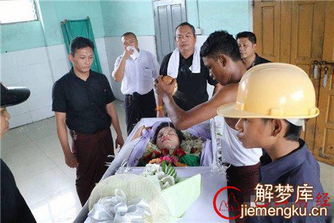 梦见去世奶奶的葬礼是什么意思 梦见去世奶奶的葬礼