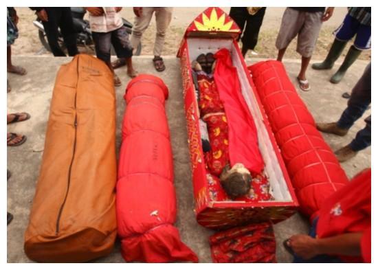 梦到棺材和死人是什么意思 怀孕了梦见埋死人棺材黑色的_梦见死人和棺材_梦见很多棺材和死人