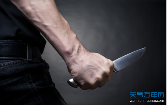 梦见歹徒持刀 梦见歹徒威胁我拿刀杀死是什么意思 梦见歹徒_做梦遇到歹徒袭击_梦见碰见歹徒然后把歹徒杀了