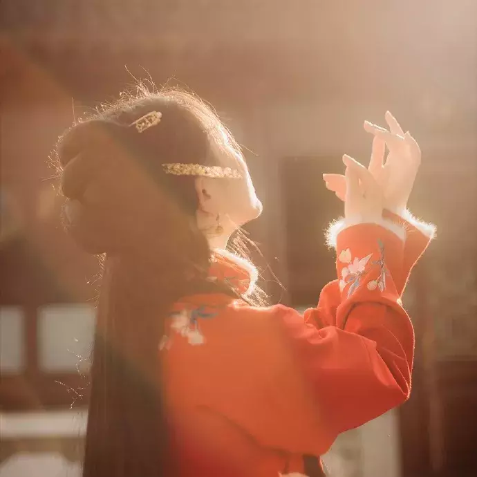 梦见别人结婚穿红衣服 梦到别人结婚穿红衣服是什么意思 红色穿结婚衣服梦见自己怀孕_梦见自己结婚穿红色衣服_梦到穿红衣结婚